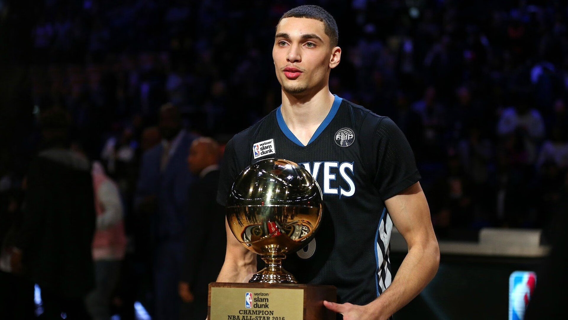 “天降“灾难”；车祸瞬间的惊魂救援”，传奇故事 车祸从天而降